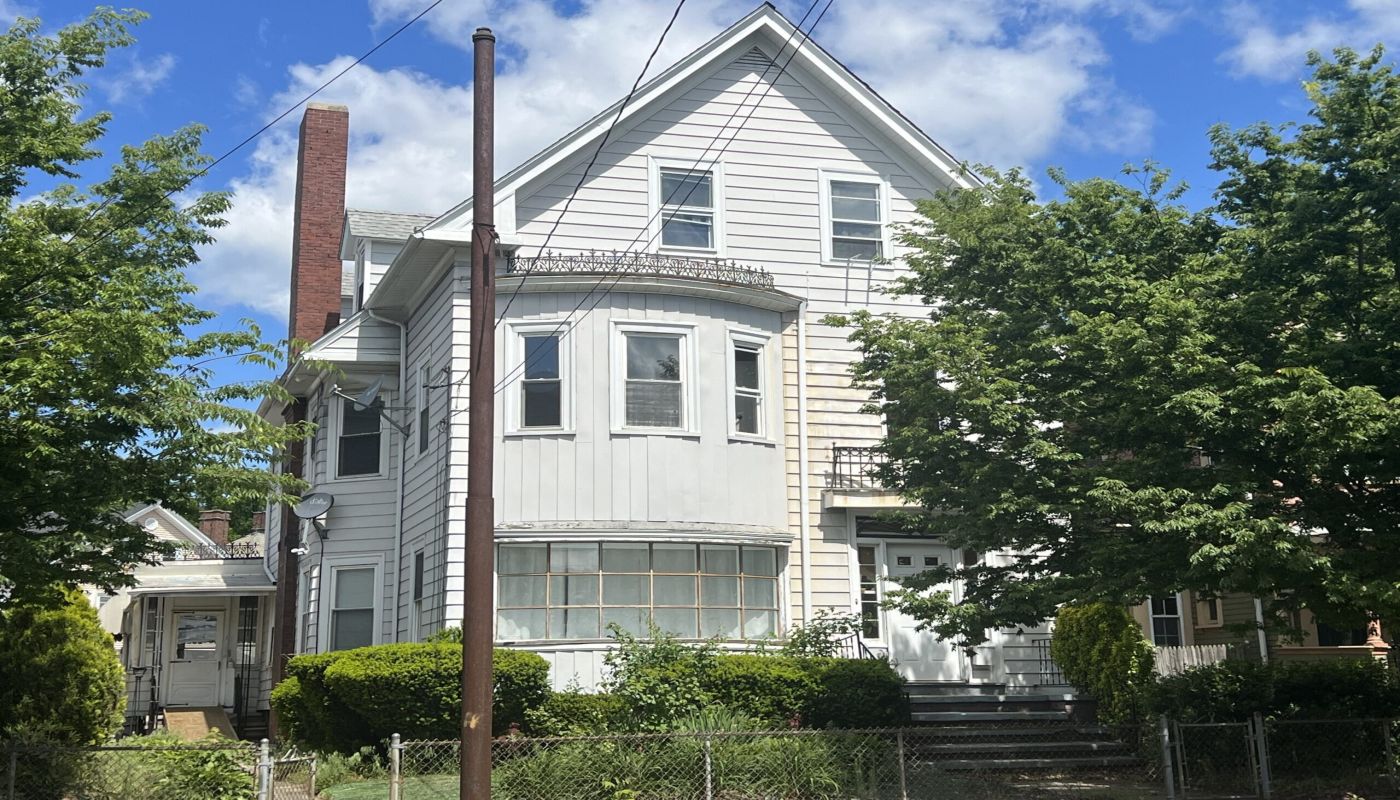 Kayaly - Cottage Men's Sober House